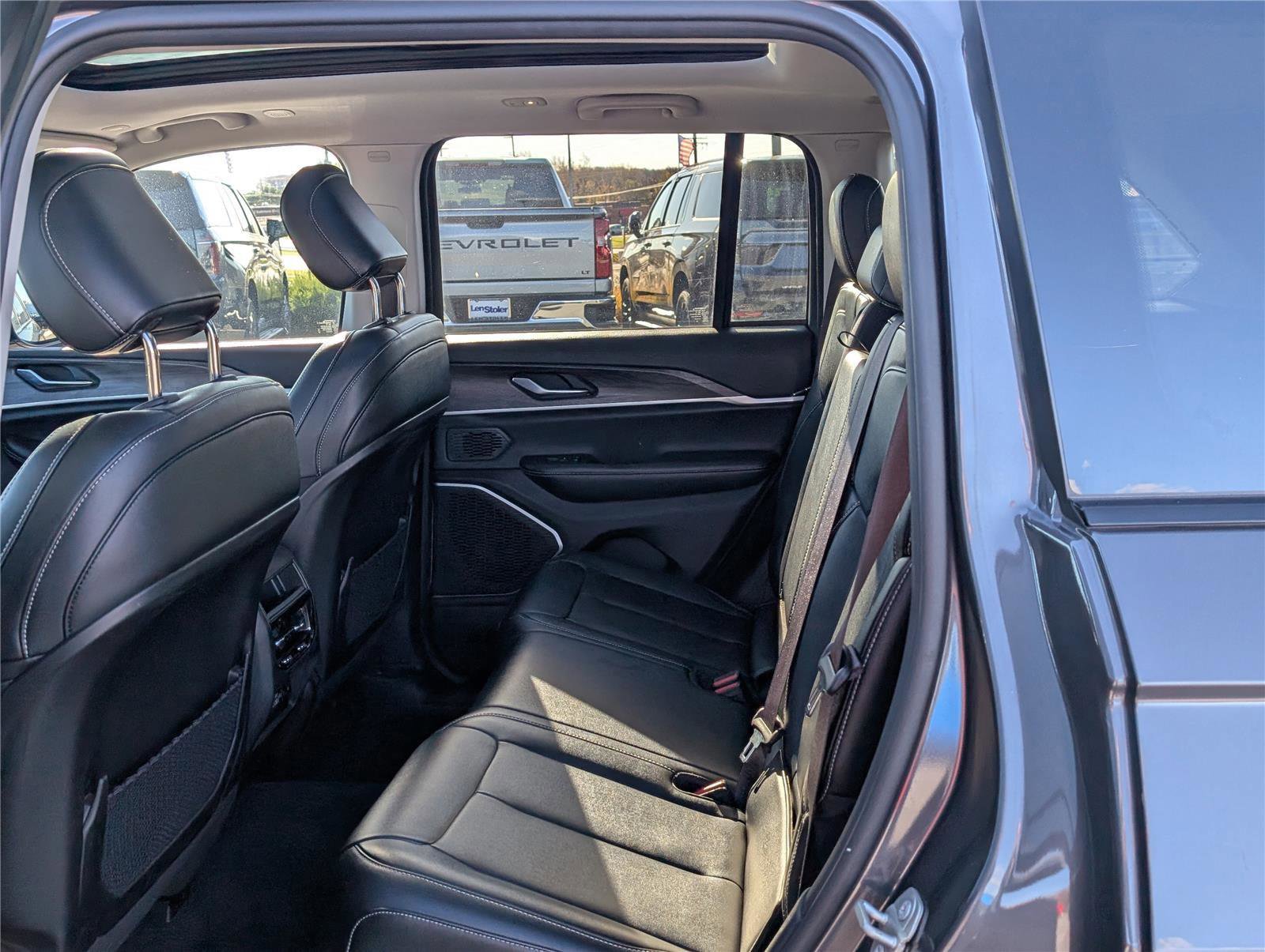 Used 2023 Jeep Grand Cherokee 4WD 4xe image 15