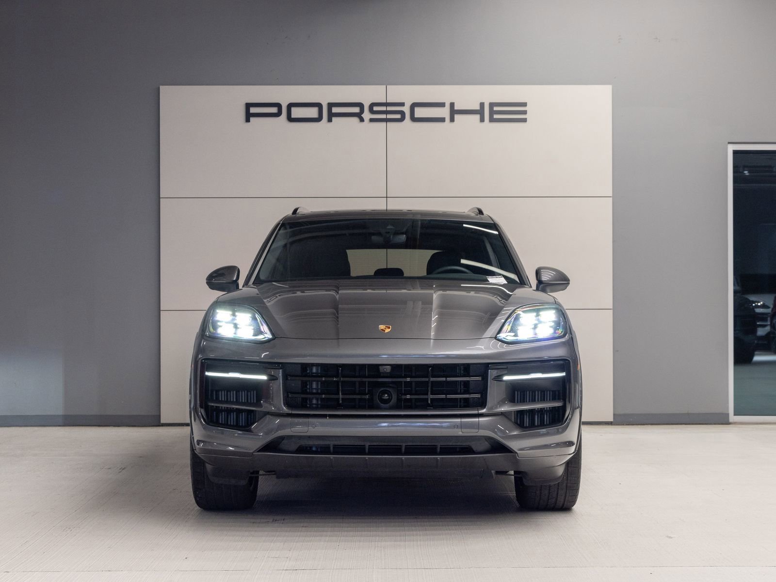 Certified 2025 Porsche Cayenne image 10