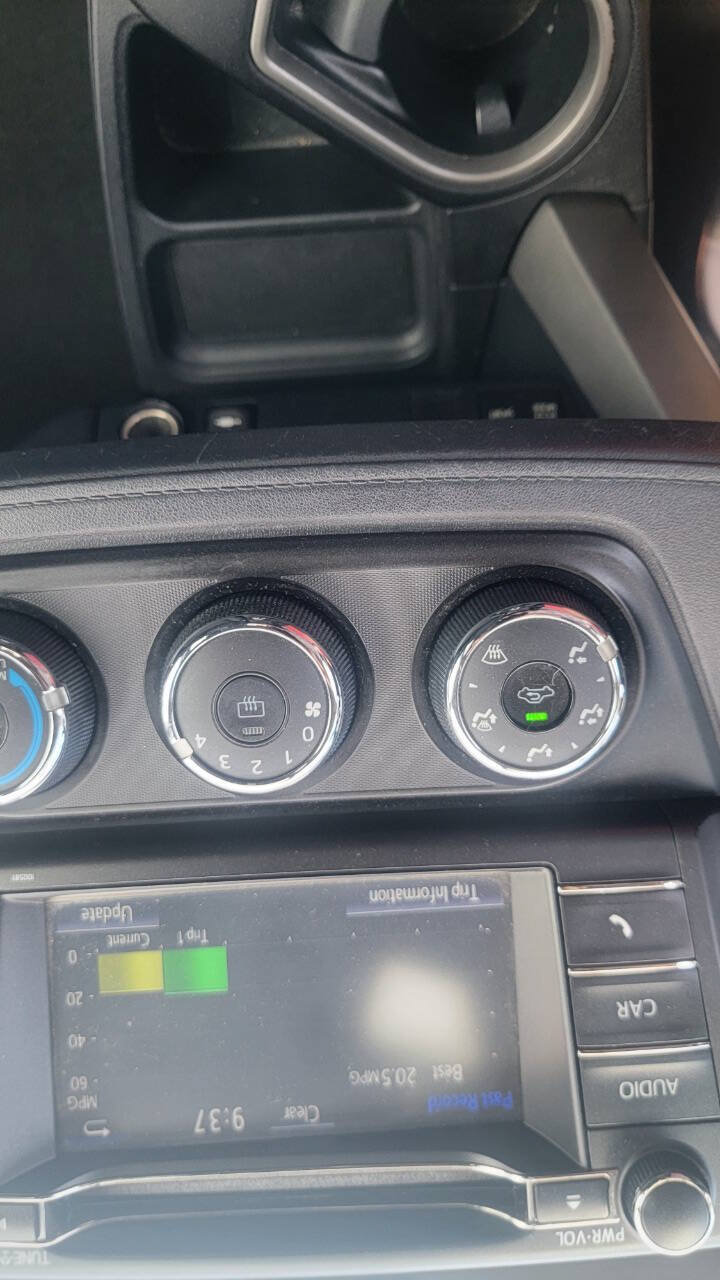 Used 2016 Toyota RAV4 LE FWD image 30