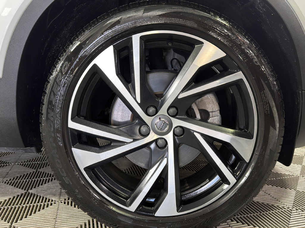 Used 2021 Volvo XC40 T4 R-Design w/ Advanced Package FWD image 36