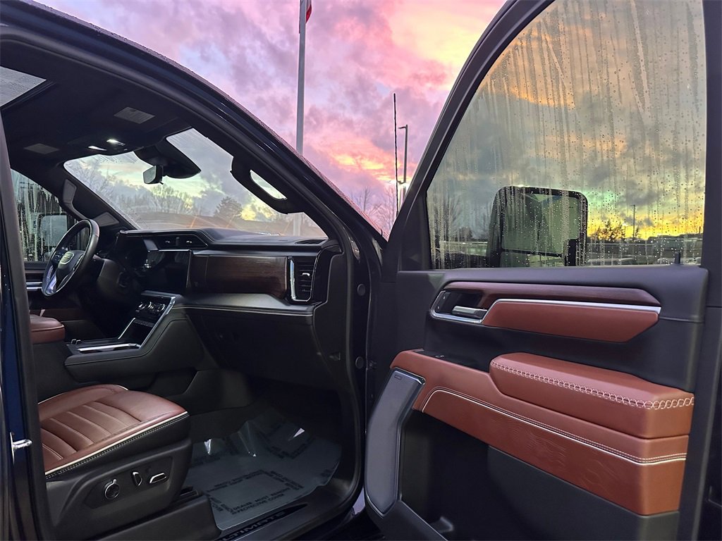 Used 2025 GMC Sierra 2500 Denali Ultimate image 11