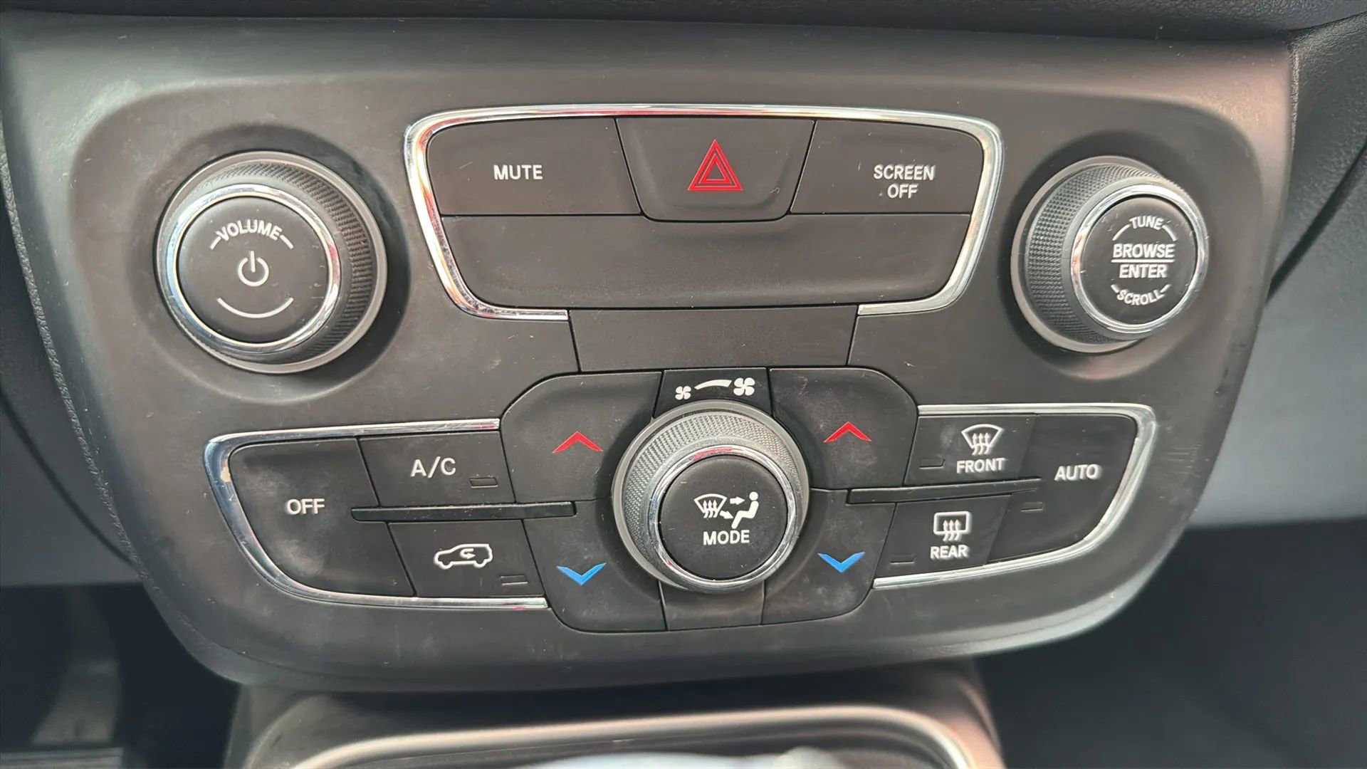 Used 2020 Jeep Compass Latitude image 23