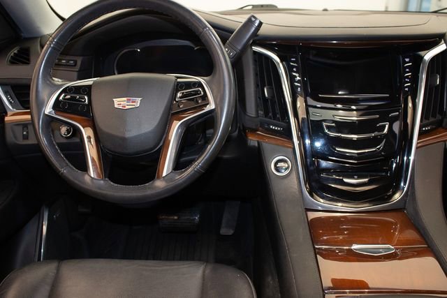 Used 2018 Cadillac Escalade Luxury image 18