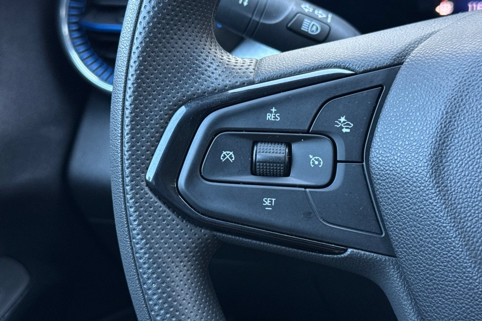 Used 2025 Chevrolet Trax LT FWD image 26