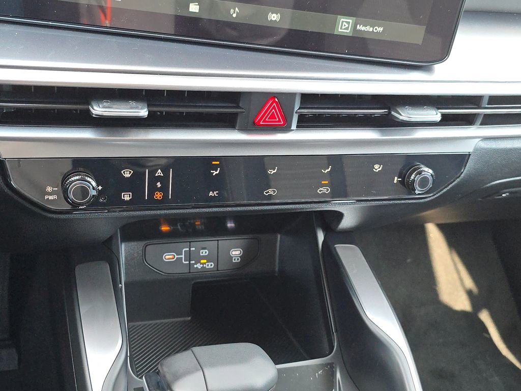 New 2026 Kia Sorento LX image 8