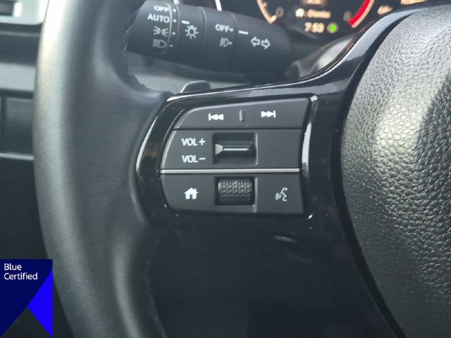 Used 2025 Honda Pilot Touring image 17