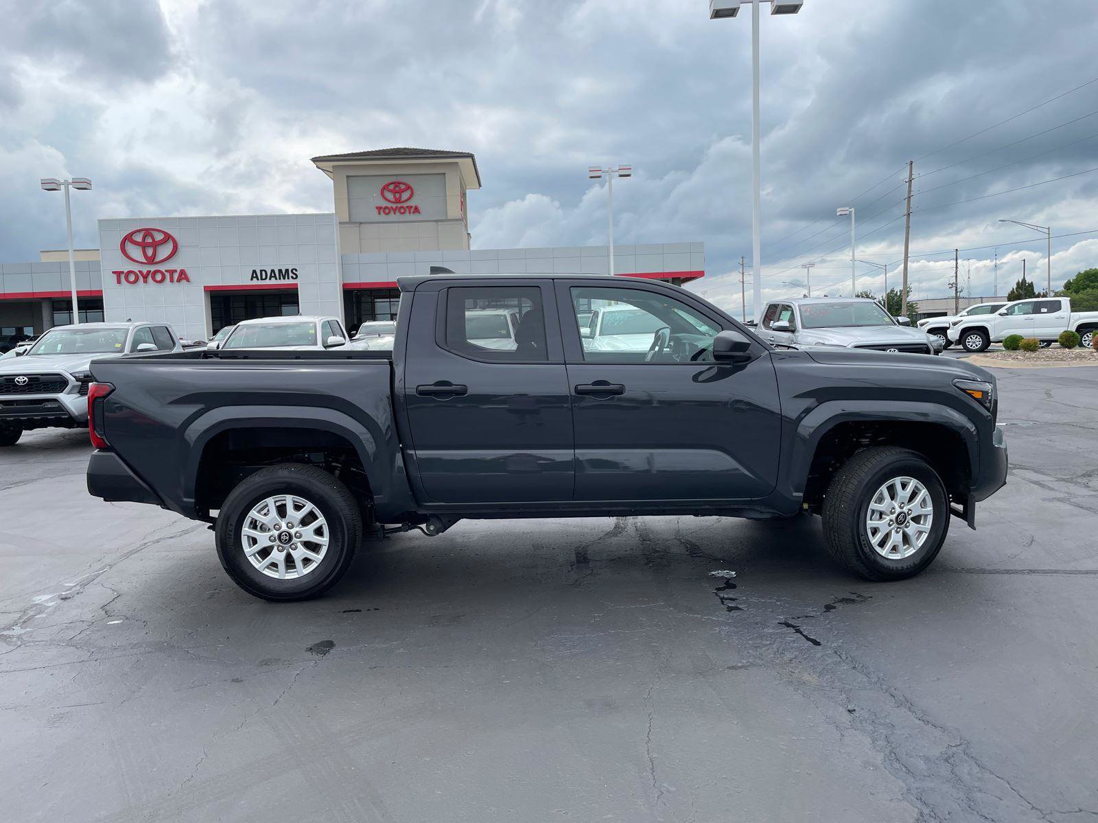Used 2024 Toyota Tacoma SR AWD/4WD image 9