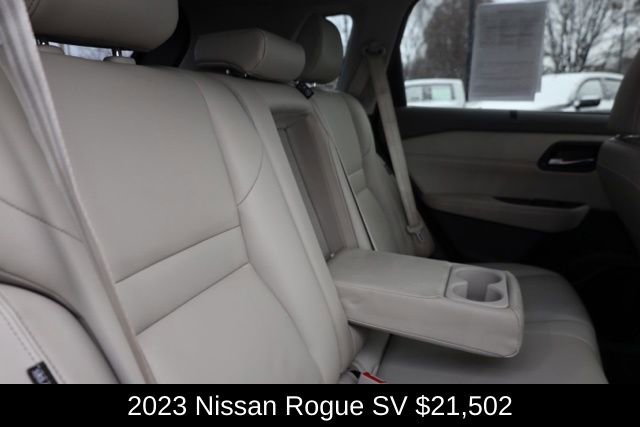 Used 2023 Nissan Rogue SV image 38