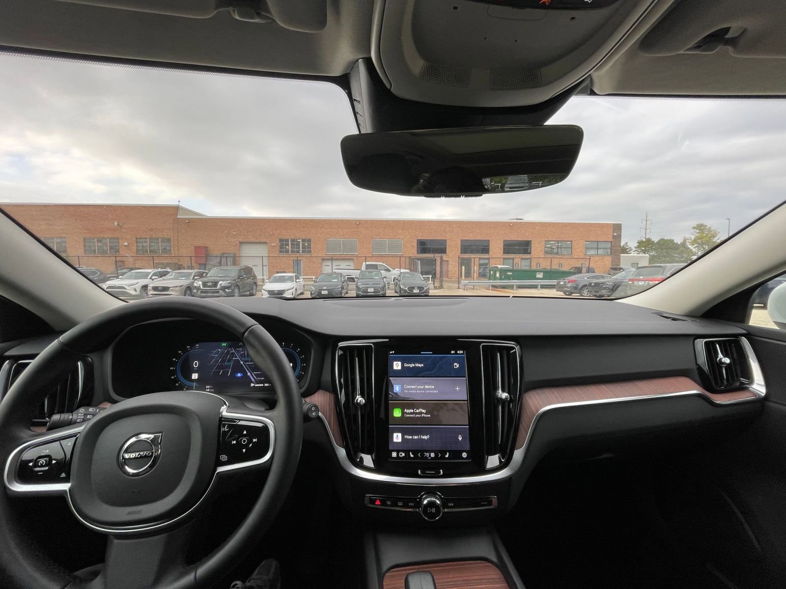 Used 2025 Volvo V60 B5 Cross Country Plus image 32