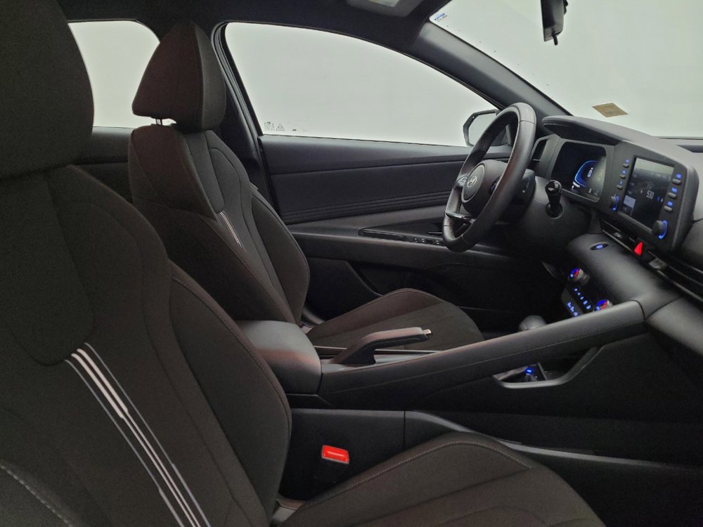 Used 2025 Hyundai Elantra Sport image 21