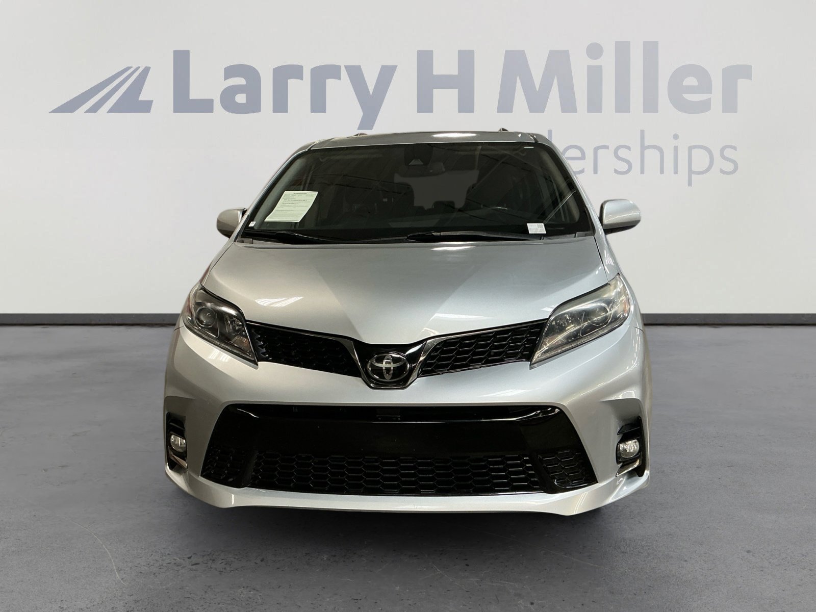 Used 2019 Toyota Sienna SE Premium w/ Carpet Mat Package AWD/4WD image 8