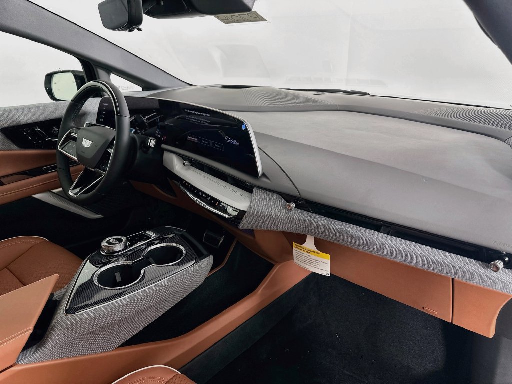 New 2027 Cadillac Optiq Premium Luxury w/ LPO, Floor Liner Package AWD/4WD image 38