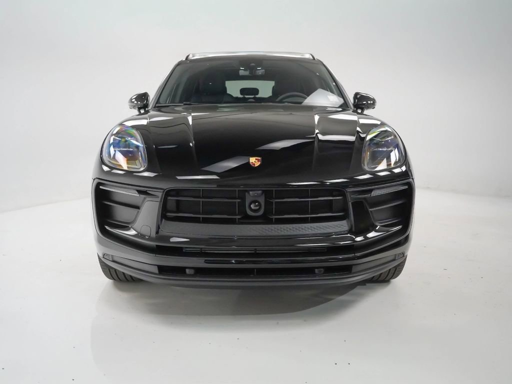 Used 2026 Porsche Macan AWD/4WD image 7