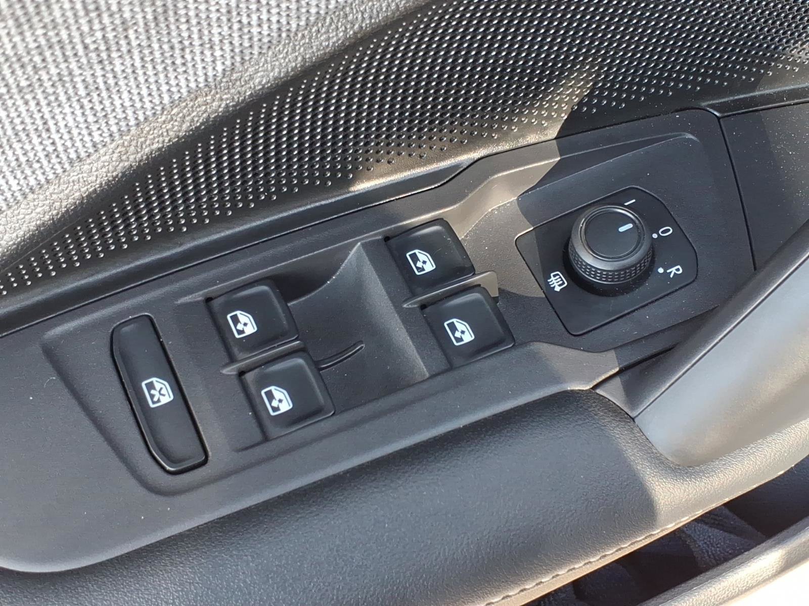 Certified 2025 Volkswagen Tiguan S FWD image 18