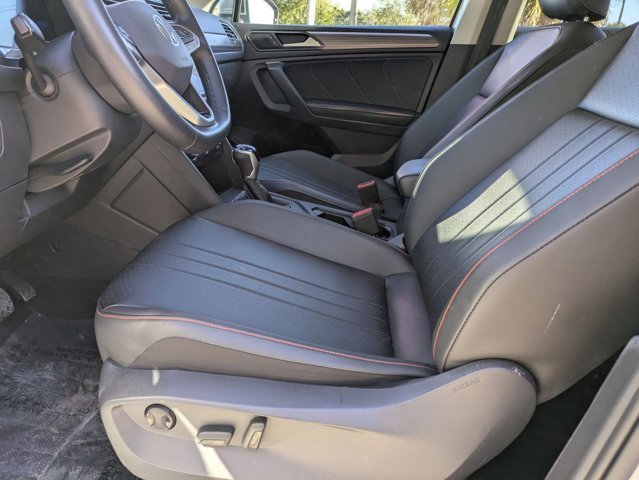 Used 2024 Volkswagen Tiguan SE image 17