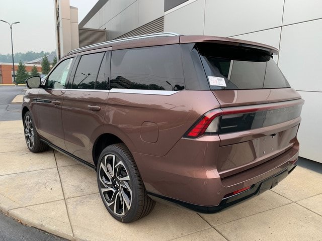 New 2027 Lincoln Navigator Black Label AWD/4WD image 3