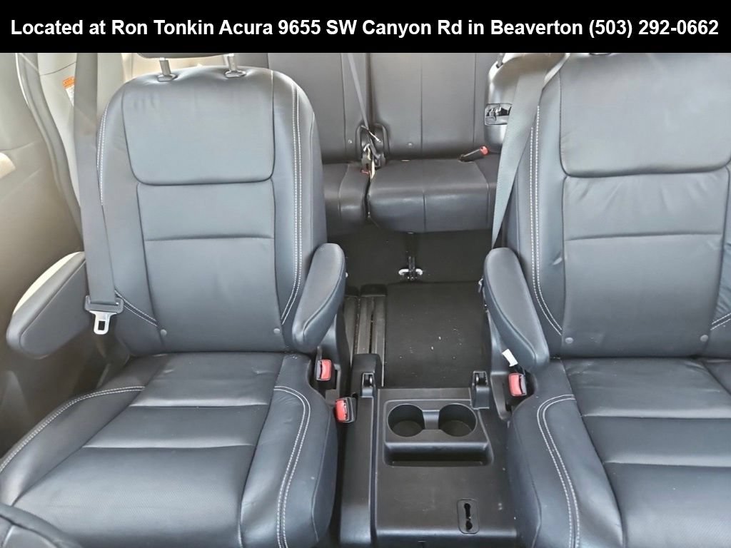 Used 2015 Toyota Sienna SE FWD image 11