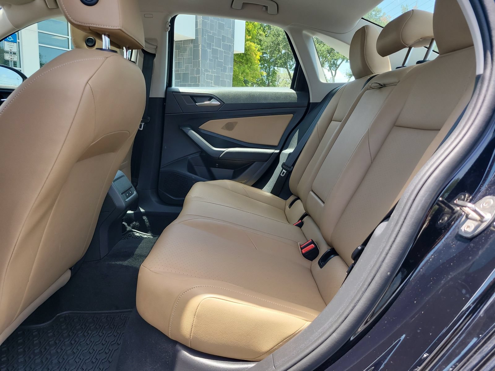 Used 2019 Volkswagen Jetta SE w/ Cold Weather Package FWD image 9
