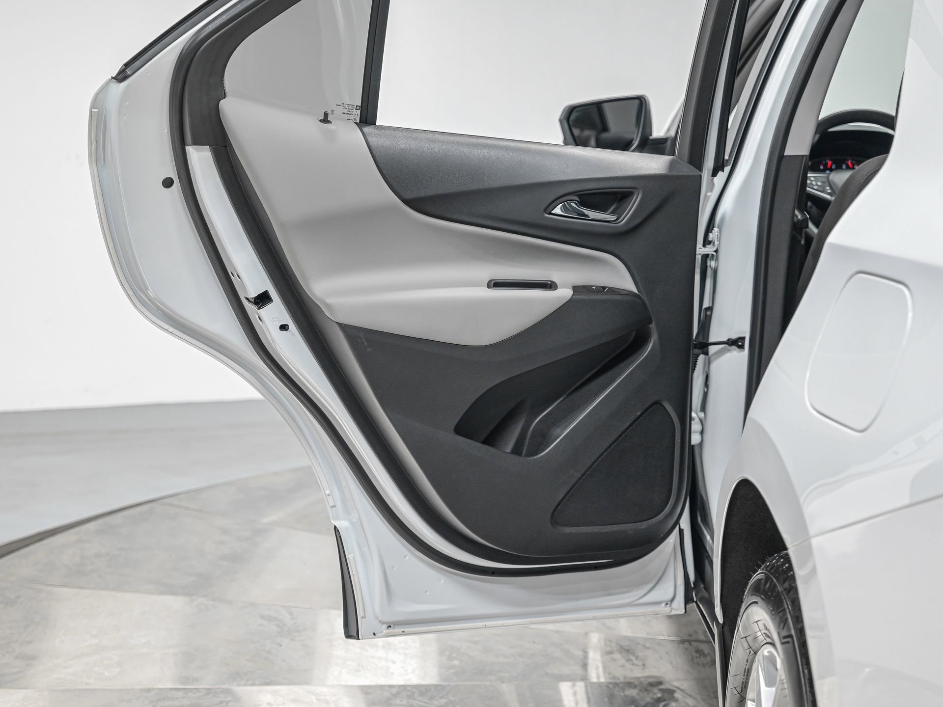 Used 2024 Chevrolet Equinox LS w/ LS Convenience Package image 25