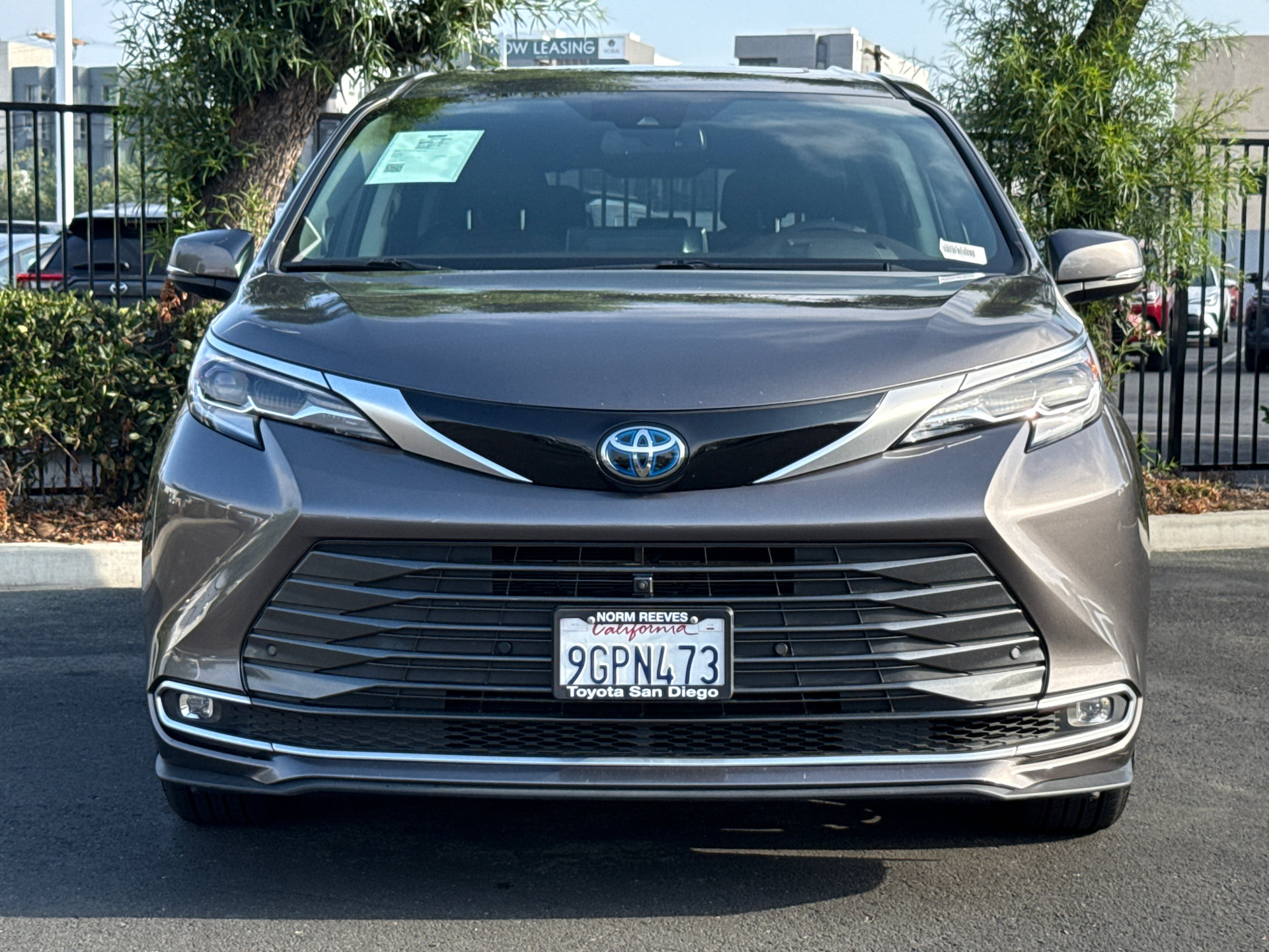 Used 2023 Toyota Sienna Platinum FWD image 4