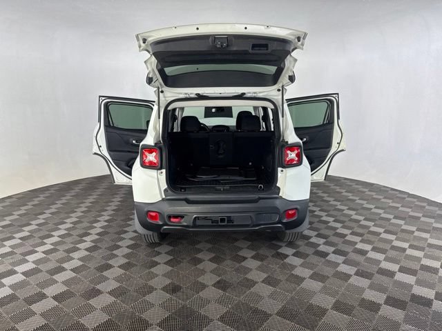 Used 2019 Jeep Renegade Trailhawk w/ Cold Weather Group II AWD/4WD image 18