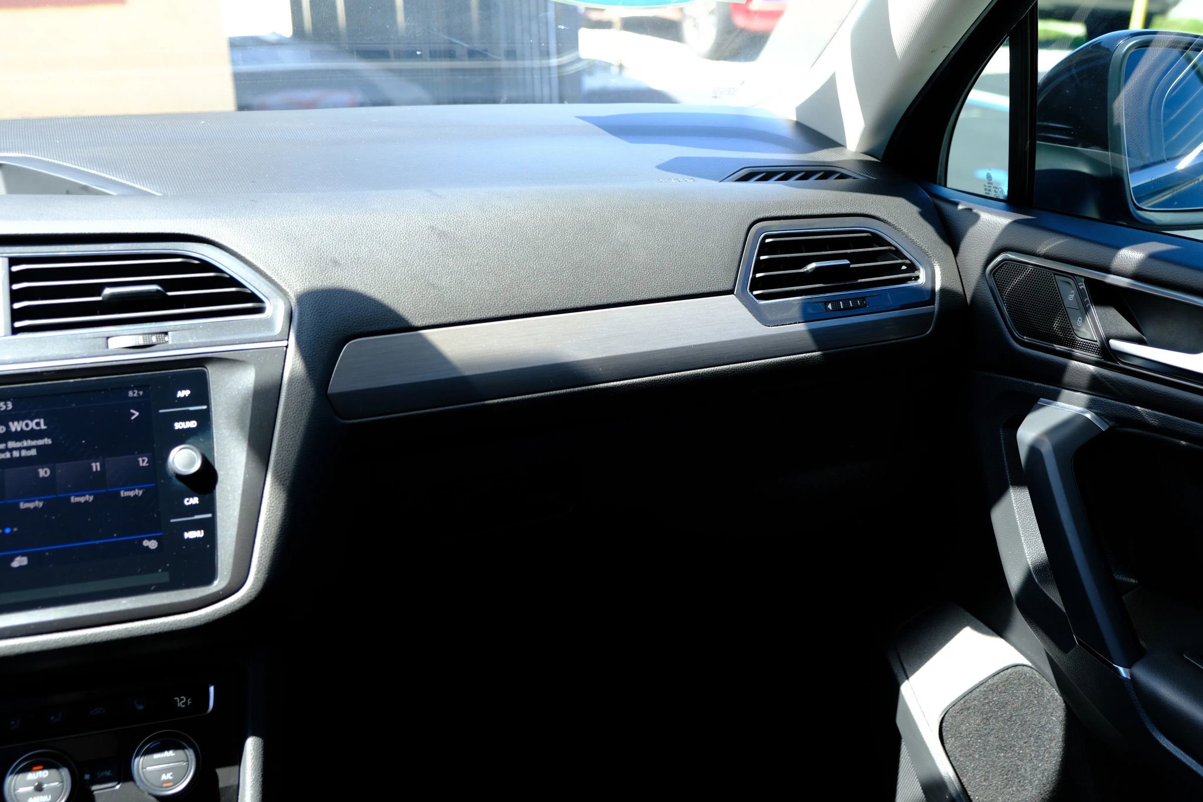 Used 2018 Volkswagen Tiguan SE FWD image 28
