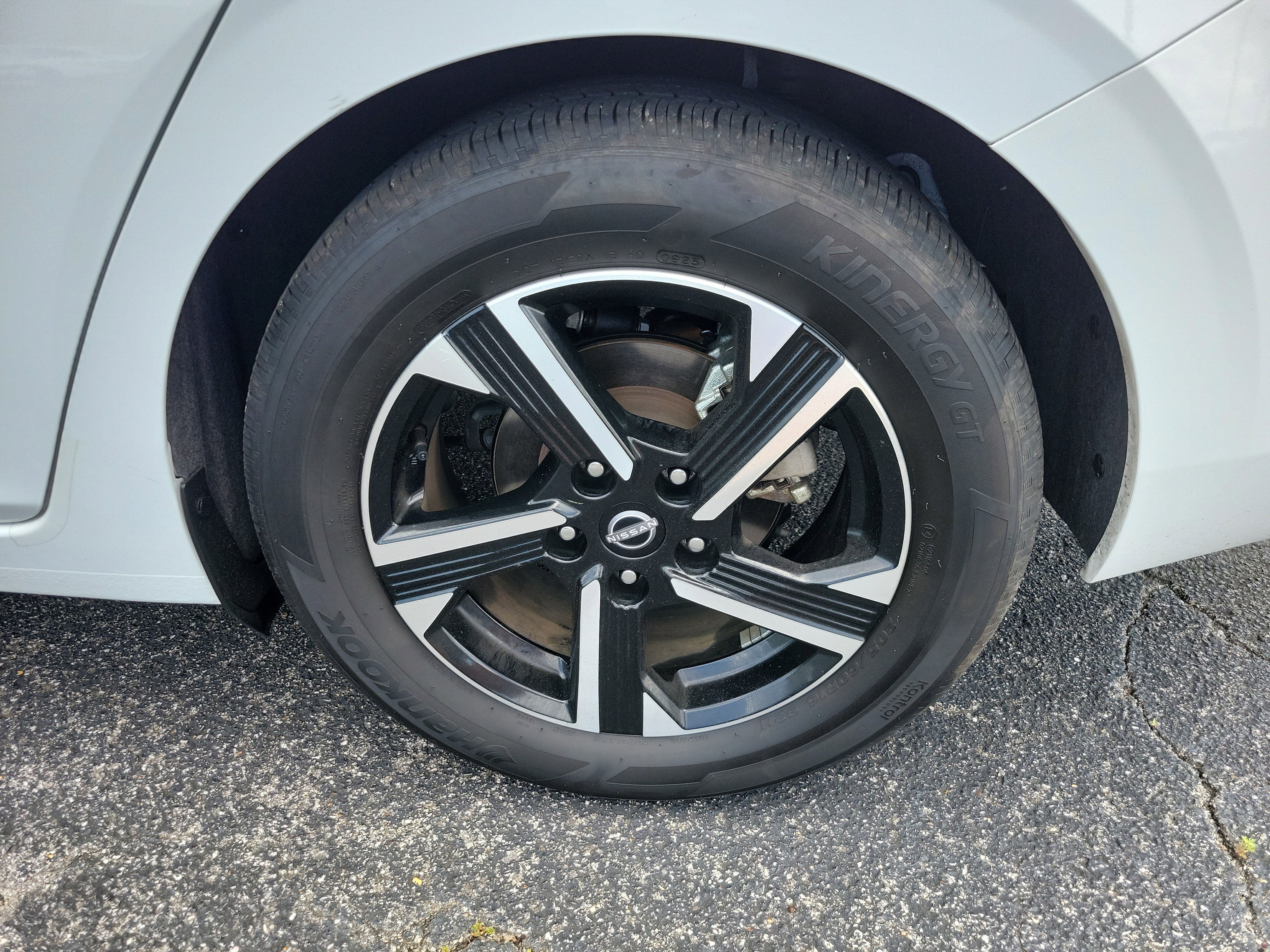 Used 2025 Nissan Sentra SV FWD image 24