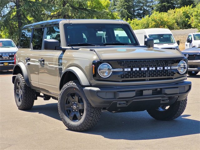 New 2025 Ford Bronco Big Bend w/ Black Diamond Package