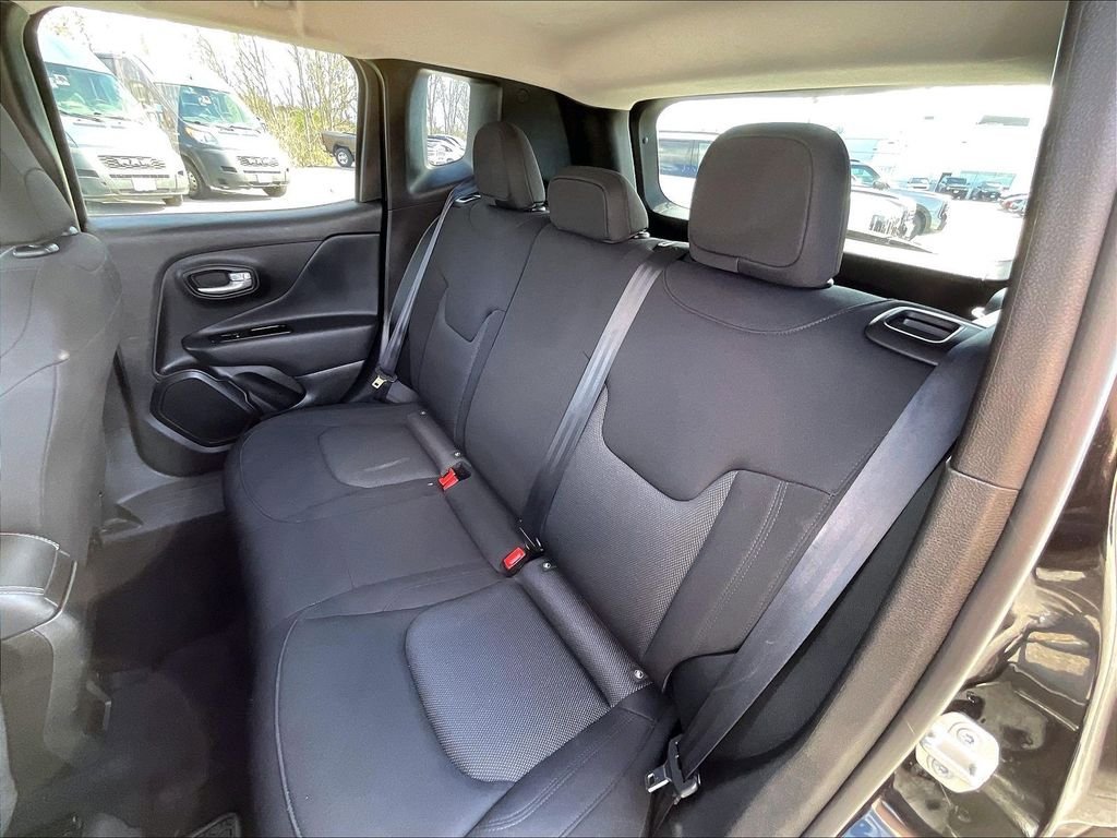 Used 2023 Jeep Renegade Latitude AWD/4WD image 14