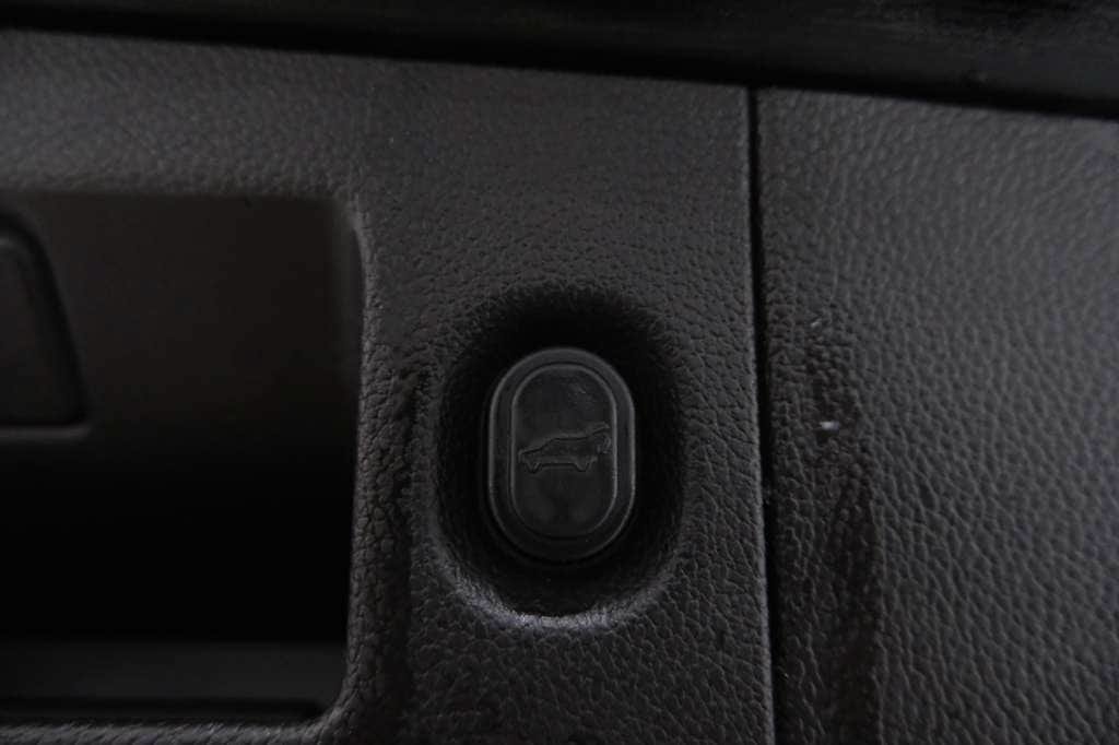 Used 2019 Chevrolet Suburban Premier AWD/4WD image 11