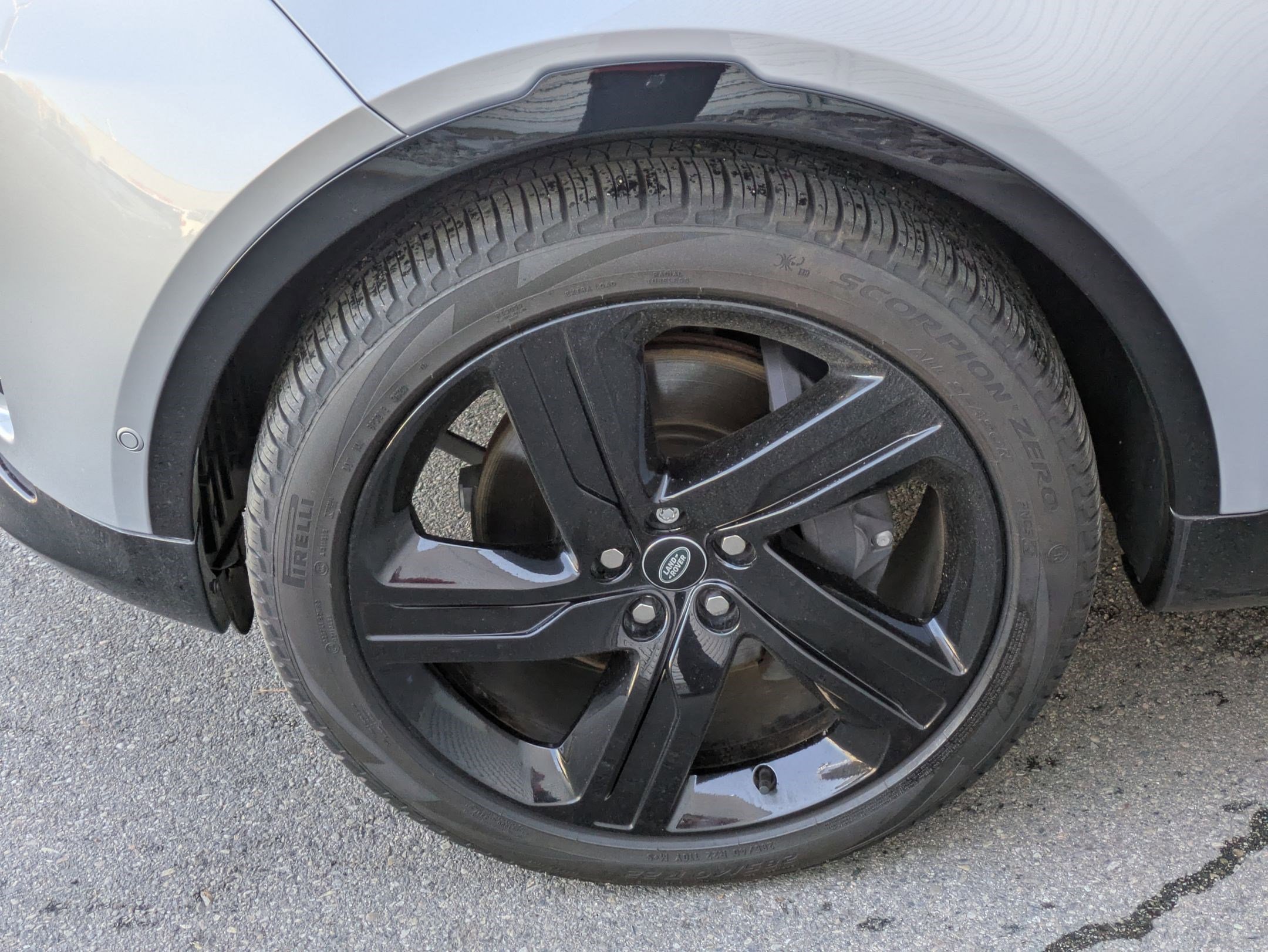 Used 2024 Land Rover Discovery Dynamic SE image 13