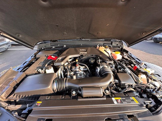 Used 2021 Jeep Wrangler Unlimited Sahara AWD/4WD image 17