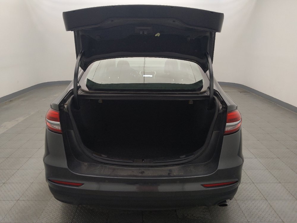 Used 2020 Ford Fusion SE FWD image 29