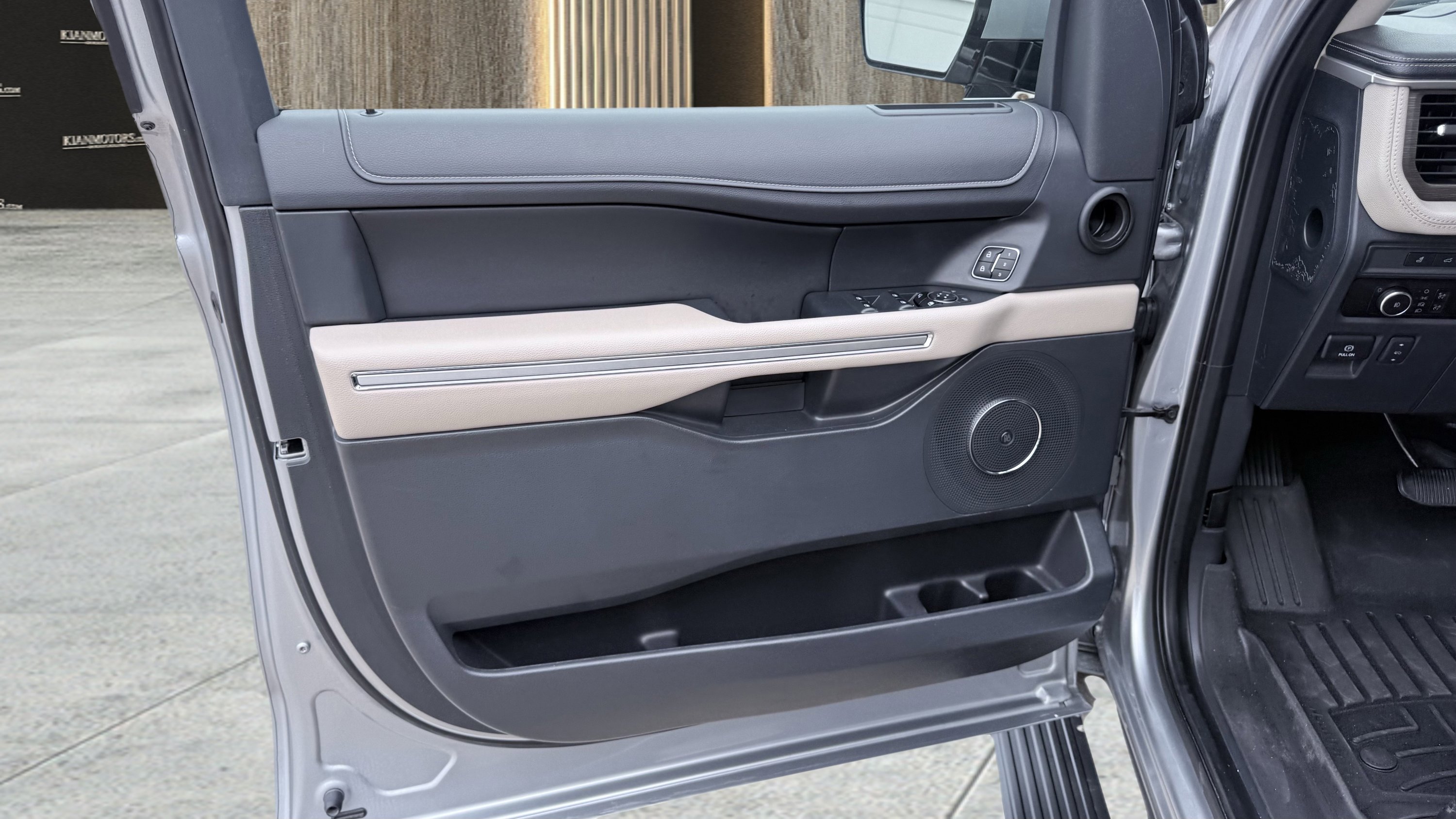 Used 2023 Ford Expedition Limited RWD image 25