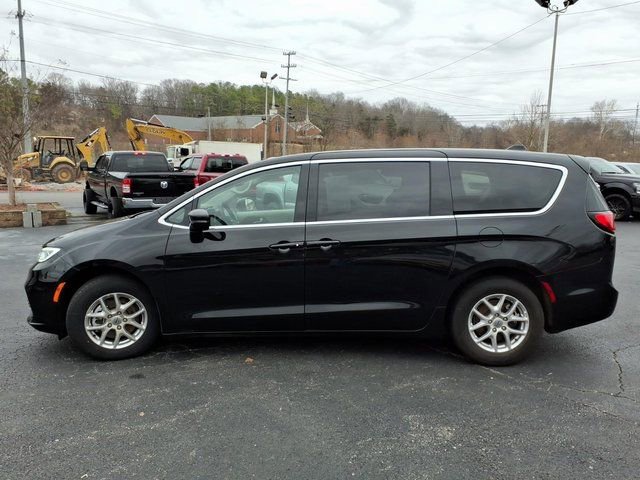 Used 2024 Chrysler Pacifica Touring-L image 19
