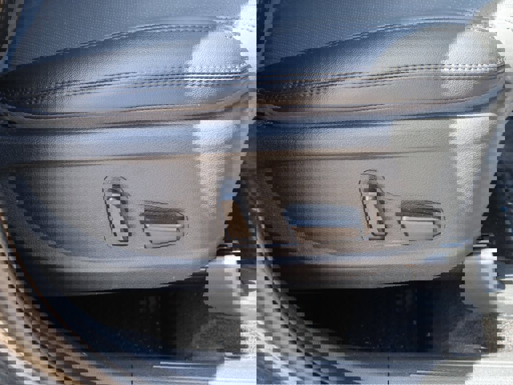 Used 2023 Hyundai Santa Fe SEL w/ Premium Package image 11