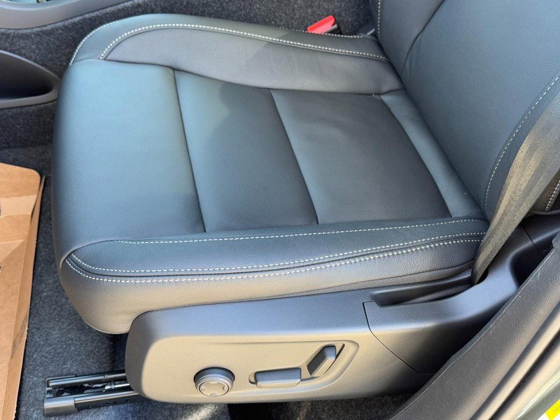 New 2026 Volvo XC40 B5 Core w/ Climate Package image 15