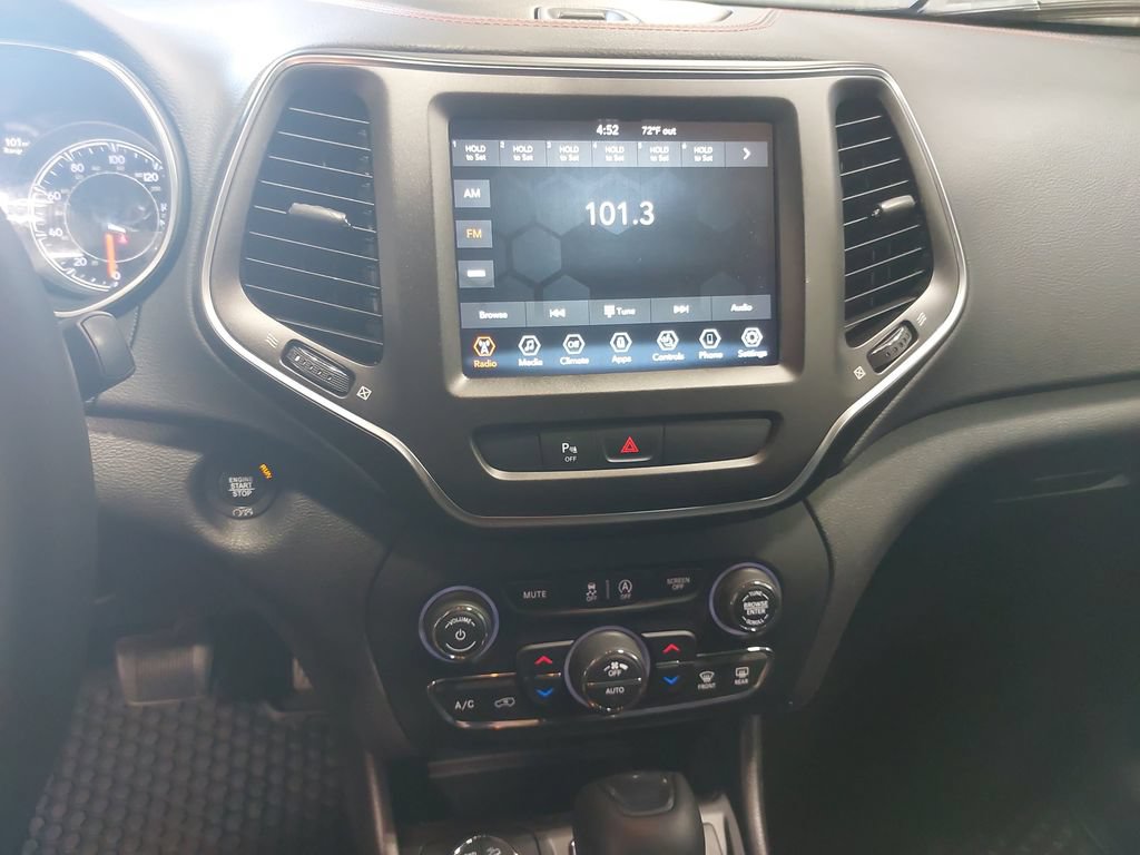 Used 2019 Jeep Cherokee Trailhawk w/ Comfort/Convenience Group AWD/4WD image 19