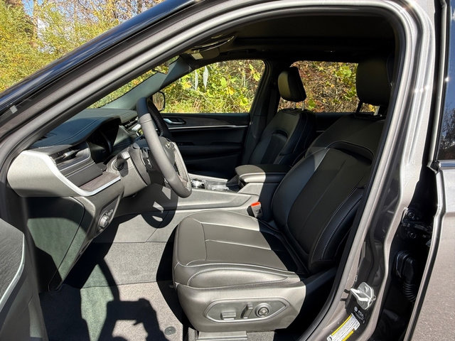 New 2025 Jeep Grand Cherokee L Limited image 12