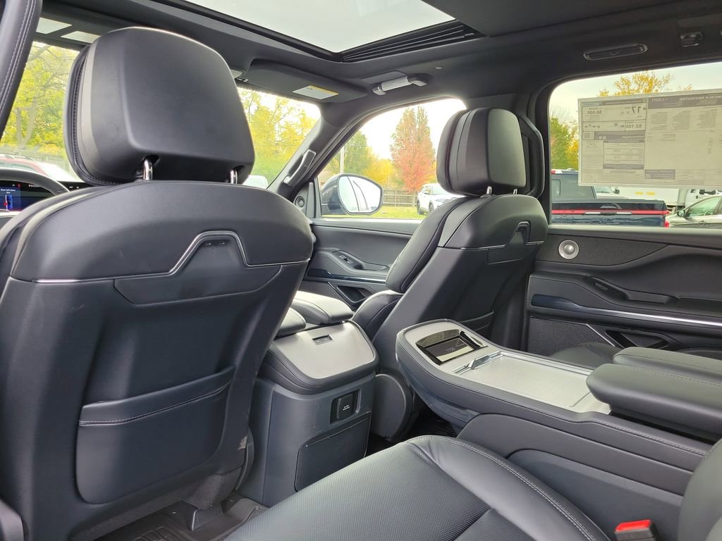 New 2025 Lincoln Navigator L Reserve w/ Jet Appearance Package image 15