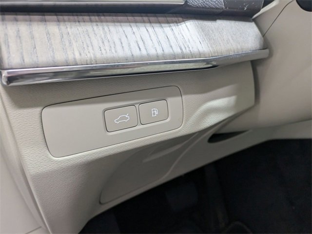 Certified 2024 Volvo XC90 T8 Plus image 23