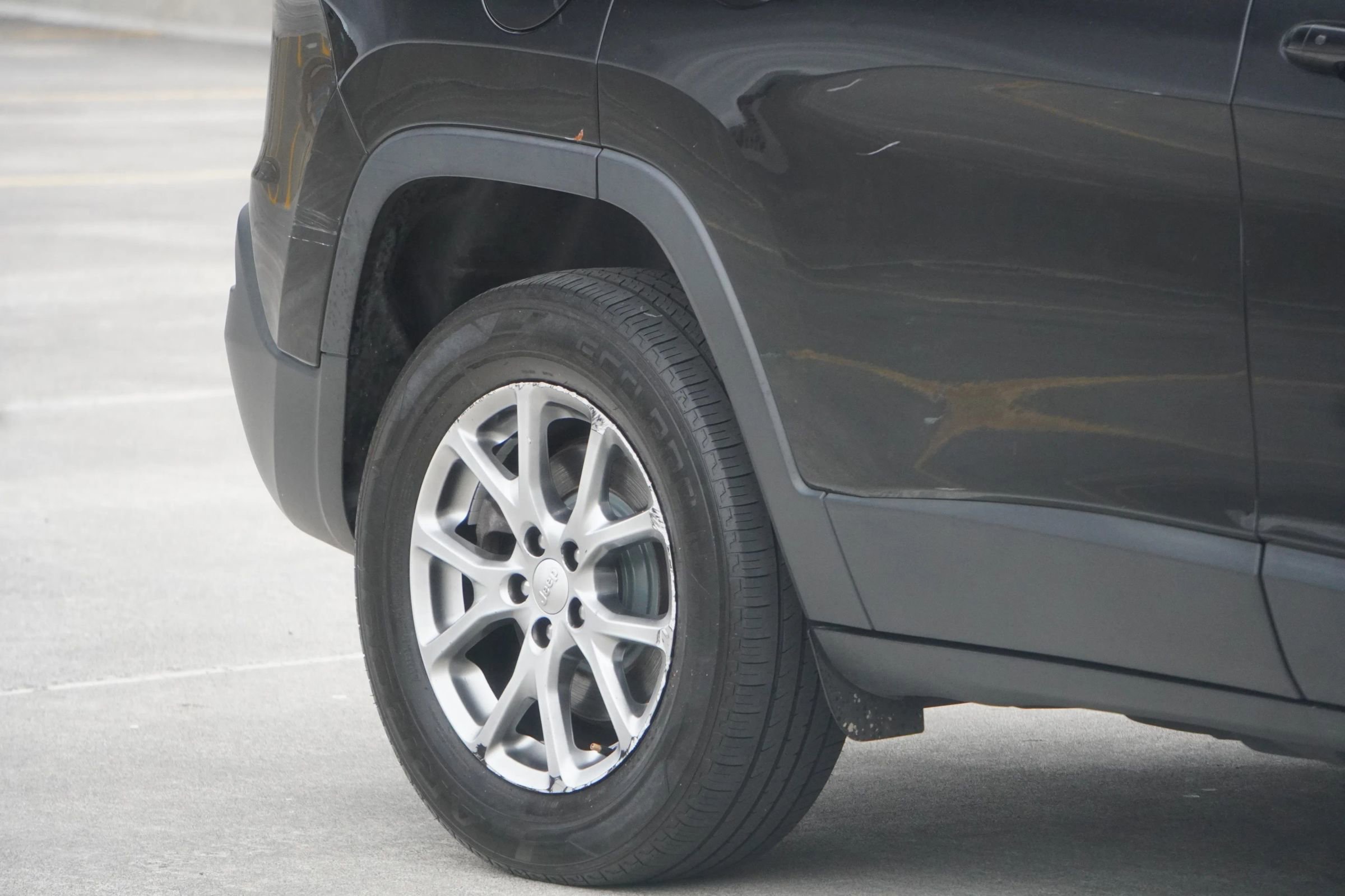 Used 2018 Jeep Cherokee Latitude Plus w/ Cold Weather Group image 29