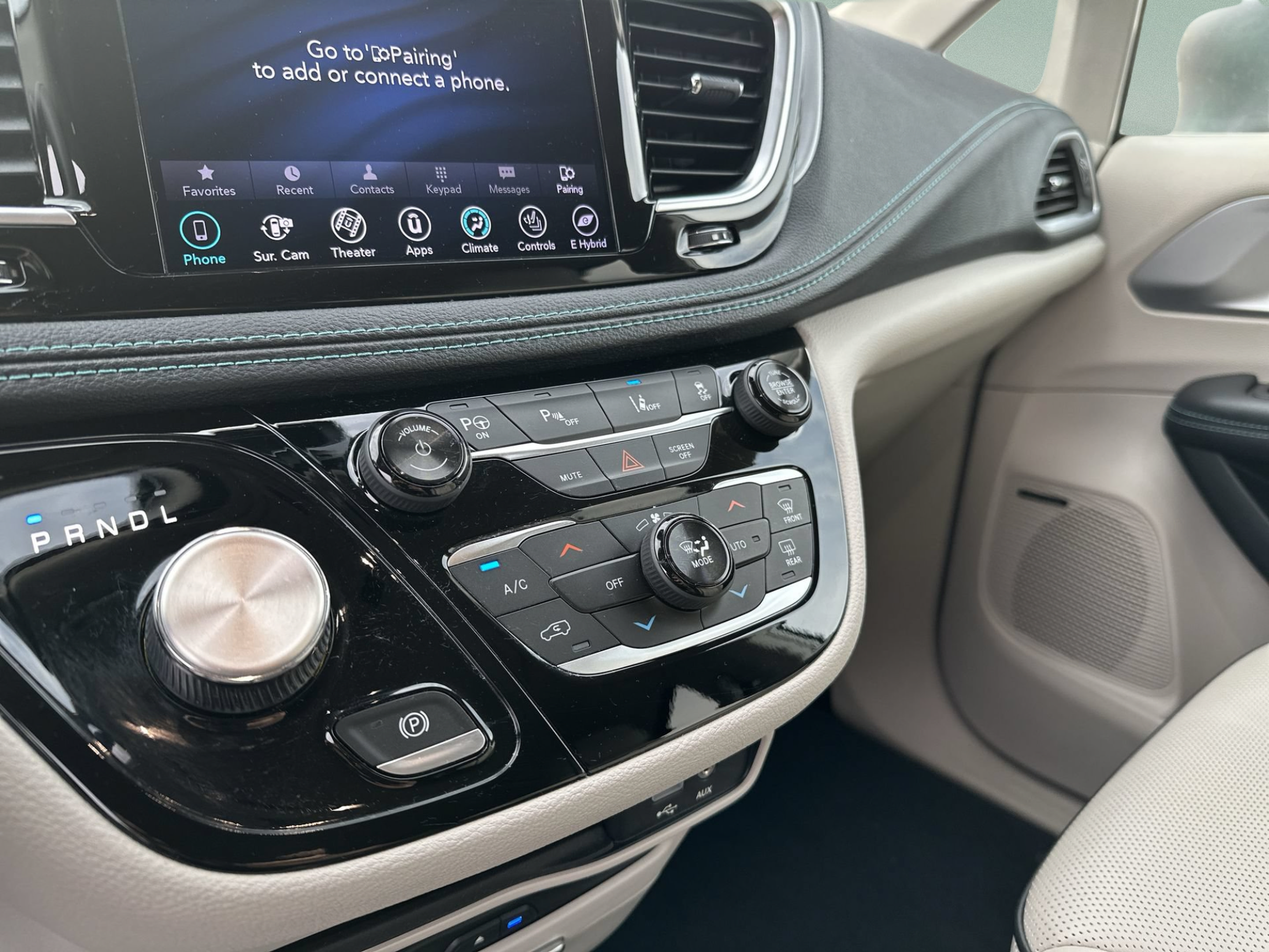 Used 2018 Chrysler Pacifica Limited w/ Advanced Safetytec Group FWD image 16
