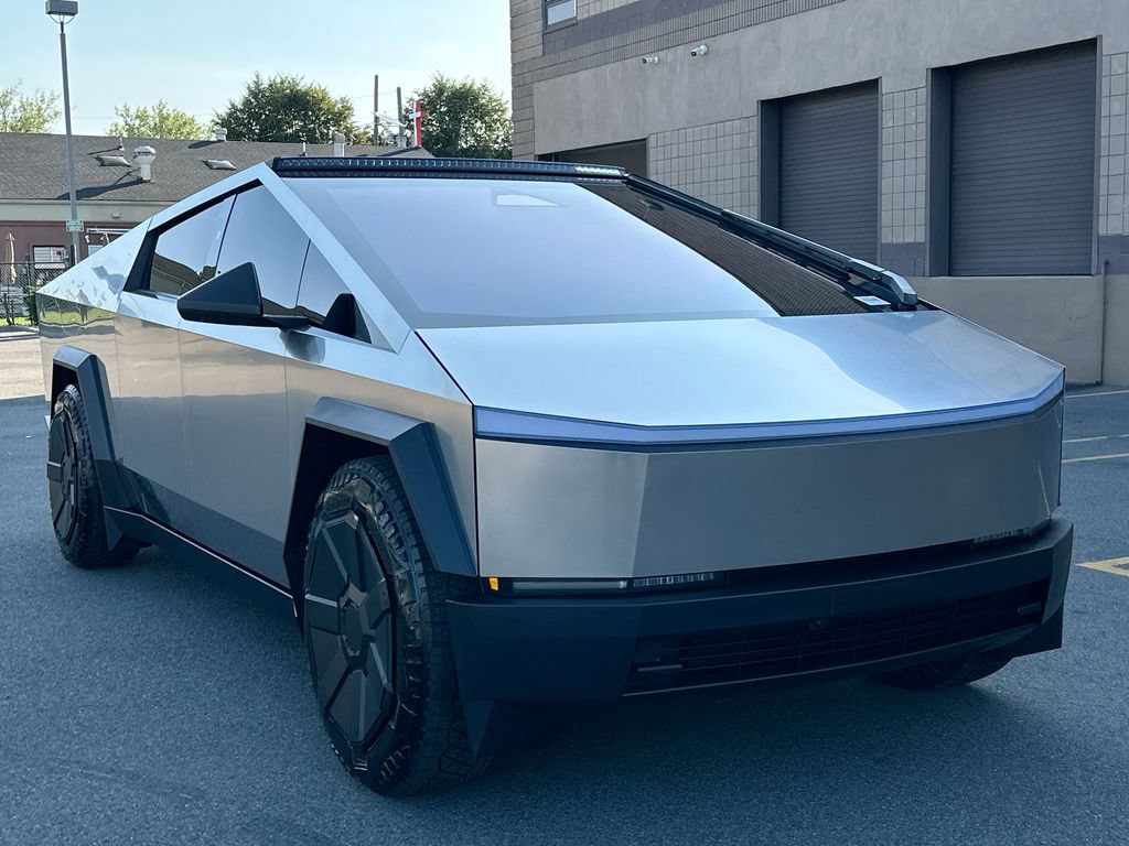 Used 2024 Tesla Cybertruck Cyberbeast AWD/4WD image 7