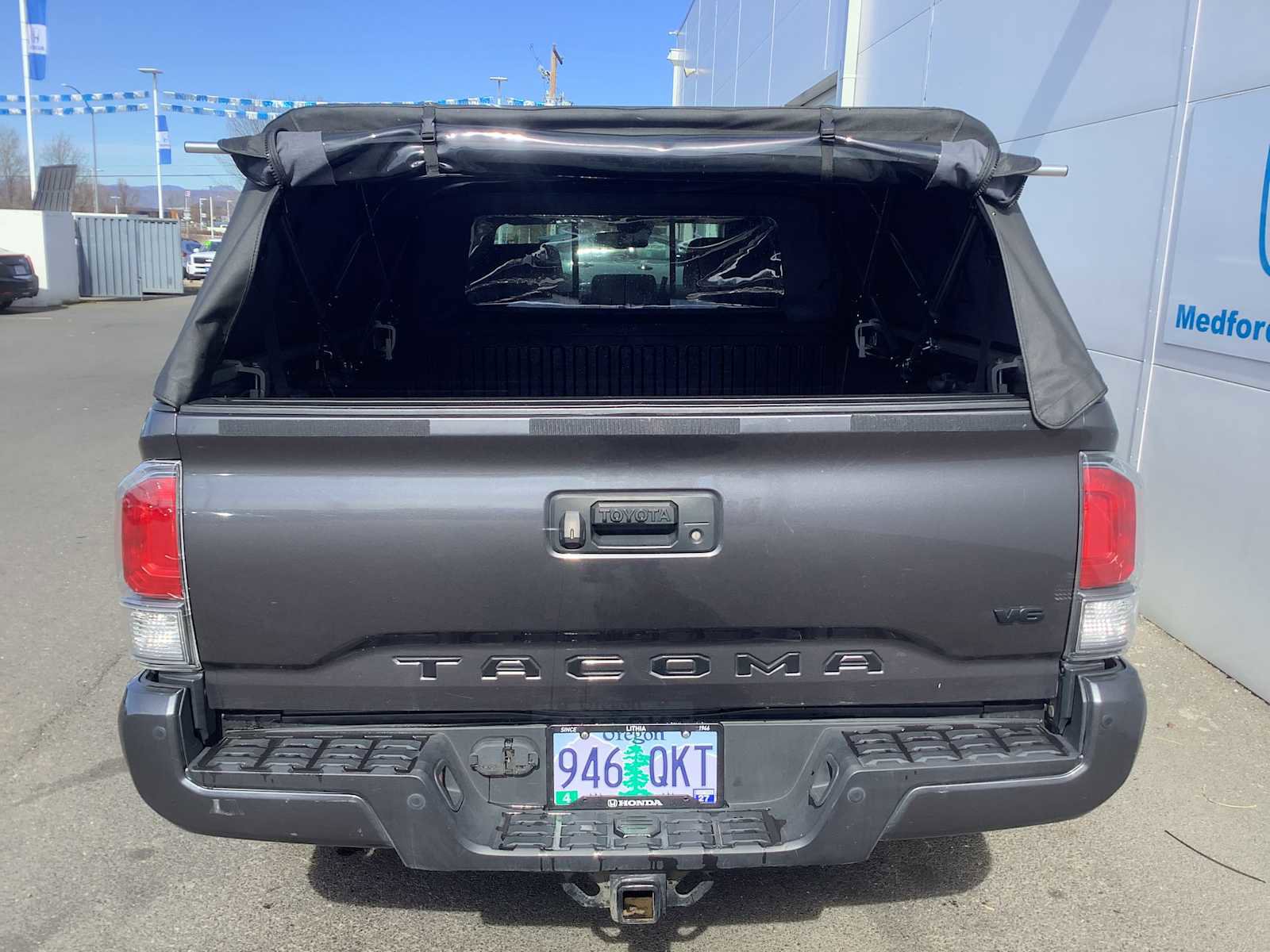 Used 2022 Toyota Tacoma TRD Sport w/ Technology Package image 5