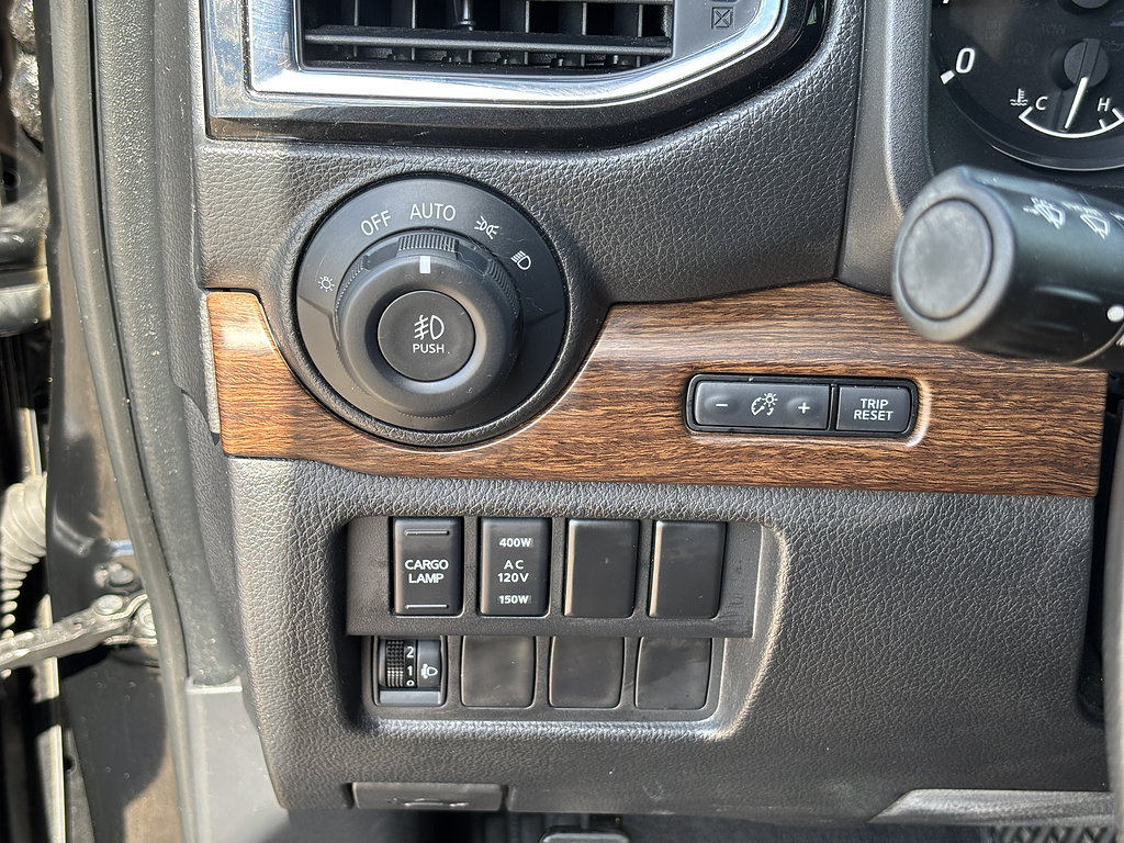 Used 2021 Nissan Titan Platinum Reserve AWD/4WD image 25