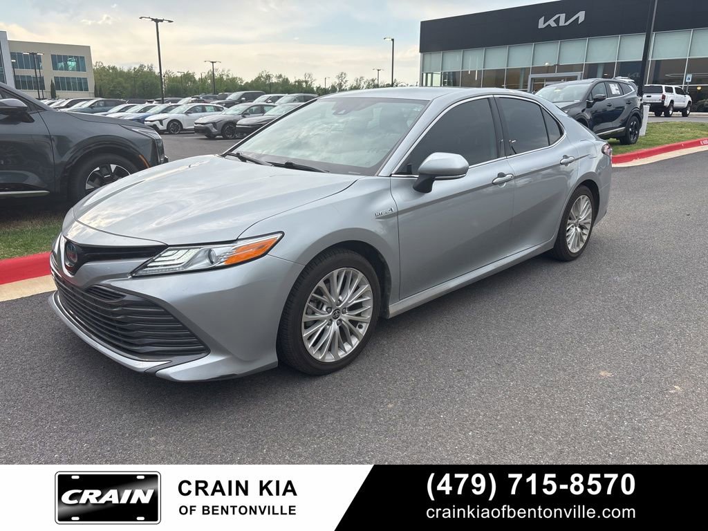 Used 2020 Toyota Camry XLE FWD image 1