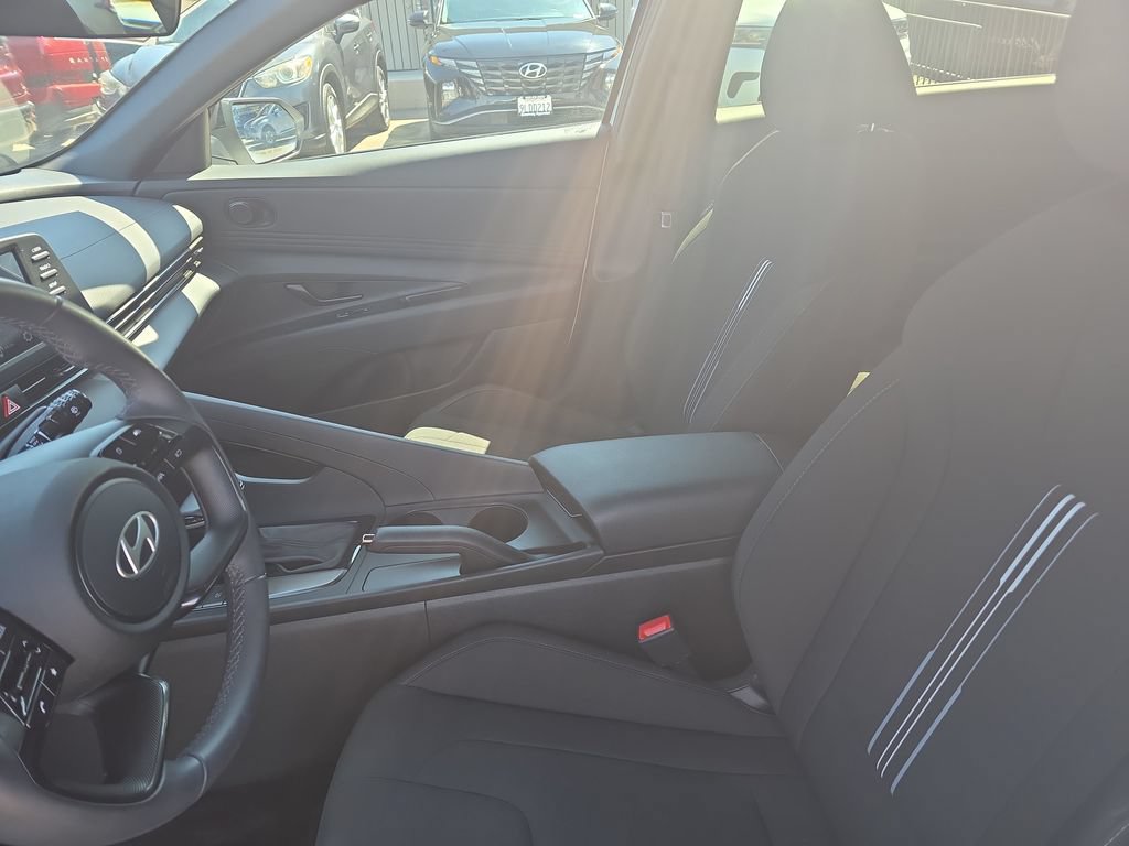 Used 2025 Hyundai Elantra Sport w/ Cargo Package FWD image 9