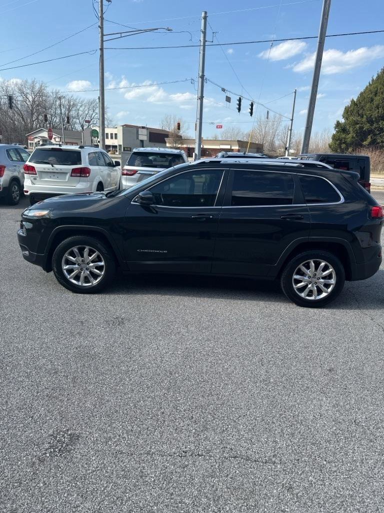 Used 2015 Jeep Cherokee Limited image 2
