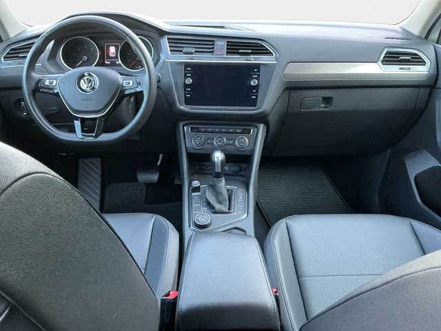 Used 2020 Volkswagen Tiguan SE w/ Panoramic Sunroof Package AWD/4WD image 11